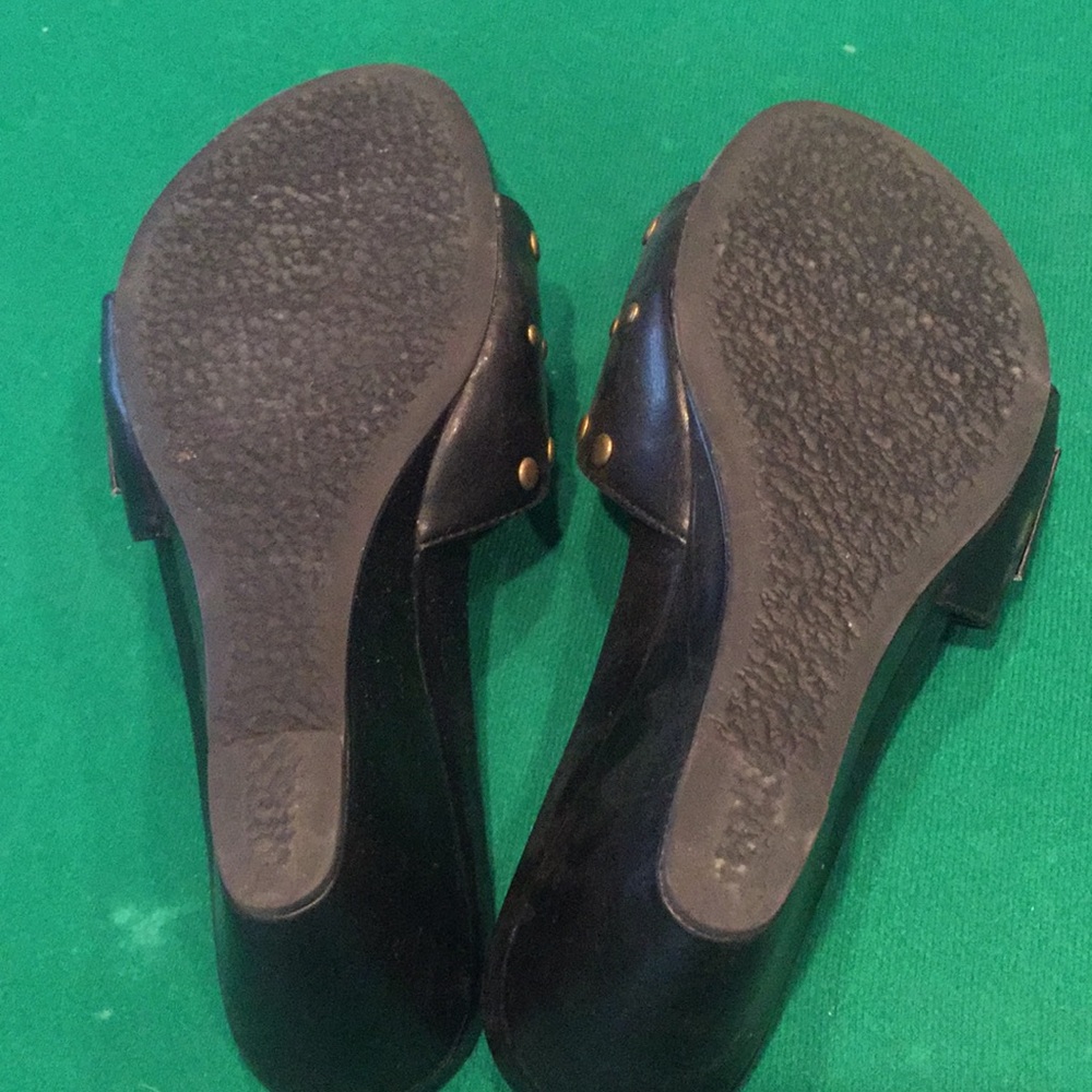 Shoes - Picture 4 of 4